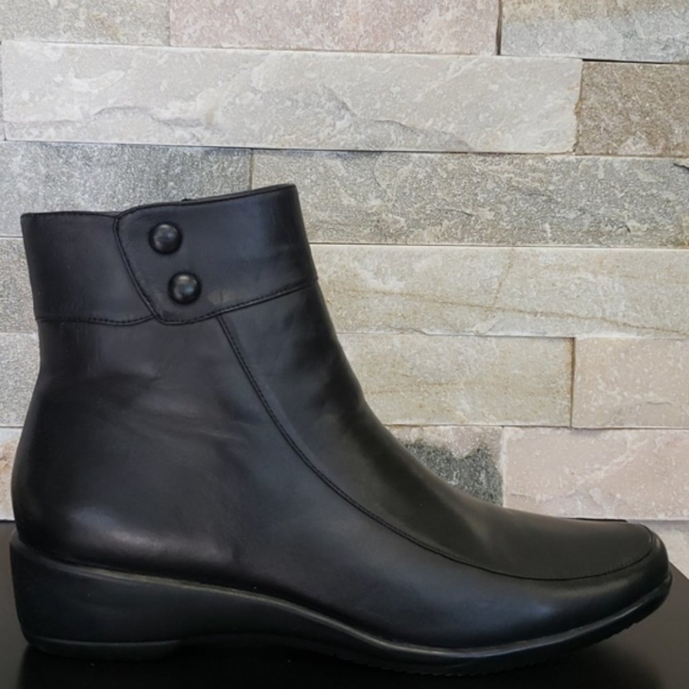 Kucci Women's Leather Booties
